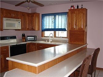 Convenient eat-in breakfast bar