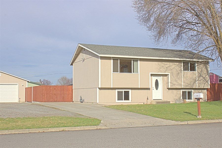 2nd image of 2623 N Woodward Rd