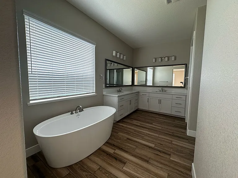 6270 Ottawa St — Photo 31