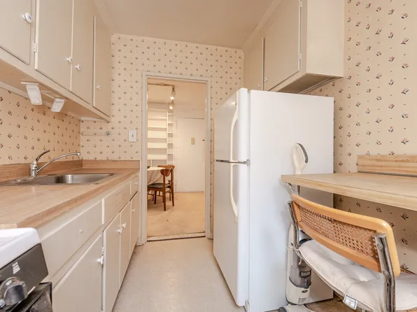 139-15 83rd Avenue image 5 of 10