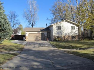 3313 Maple St N, Fargo, ND 58102