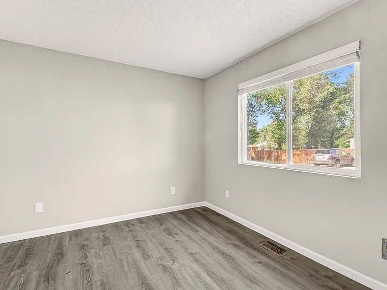 2462 E Willamette Ave — Photo 15