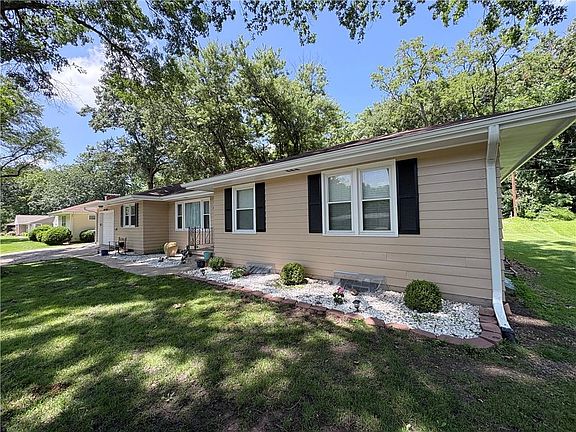 4th image of 3017 Parkway A St