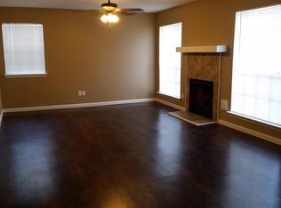 2402 Sycamore Ave APT E8, Huntsville, TX 77340
