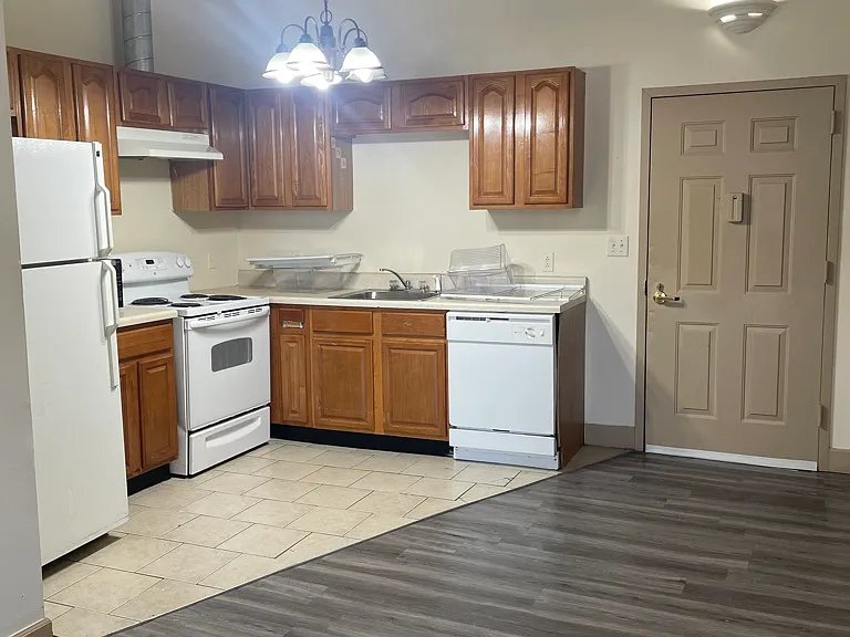938 Broadway St #412 — Photo 2