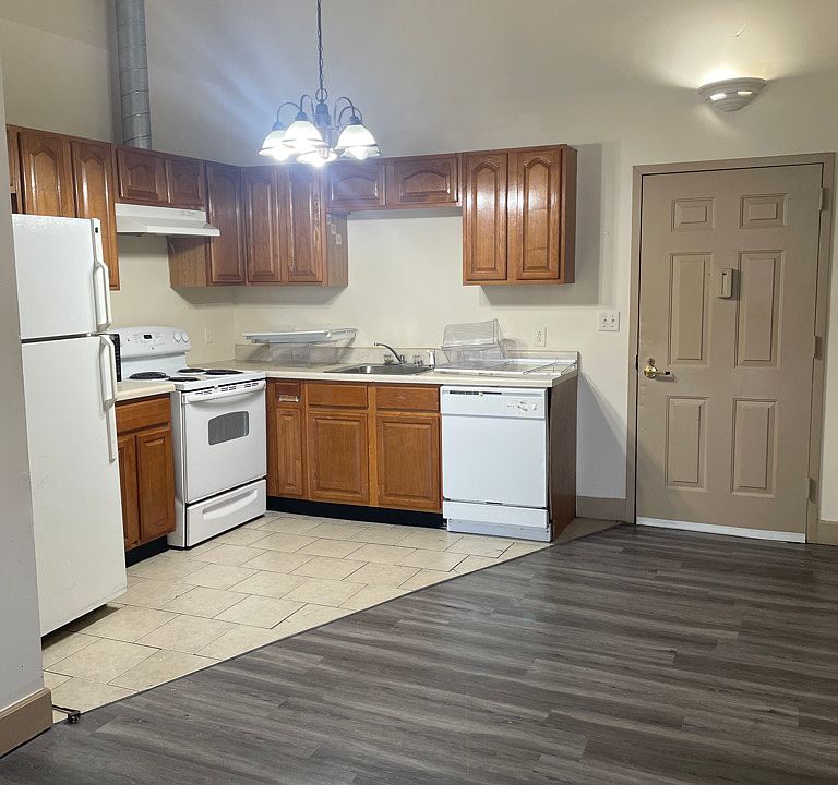2nd image of 938 Broadway St #412