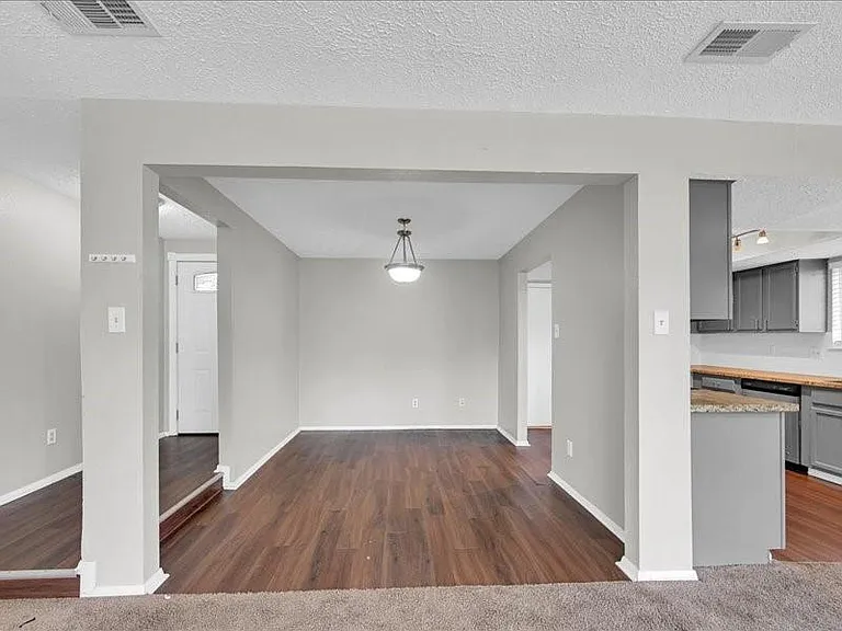 8406 Daycoach Ln — Photo 7