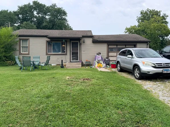 201 Lucinda Dr, Fairview Heights, IL 62208