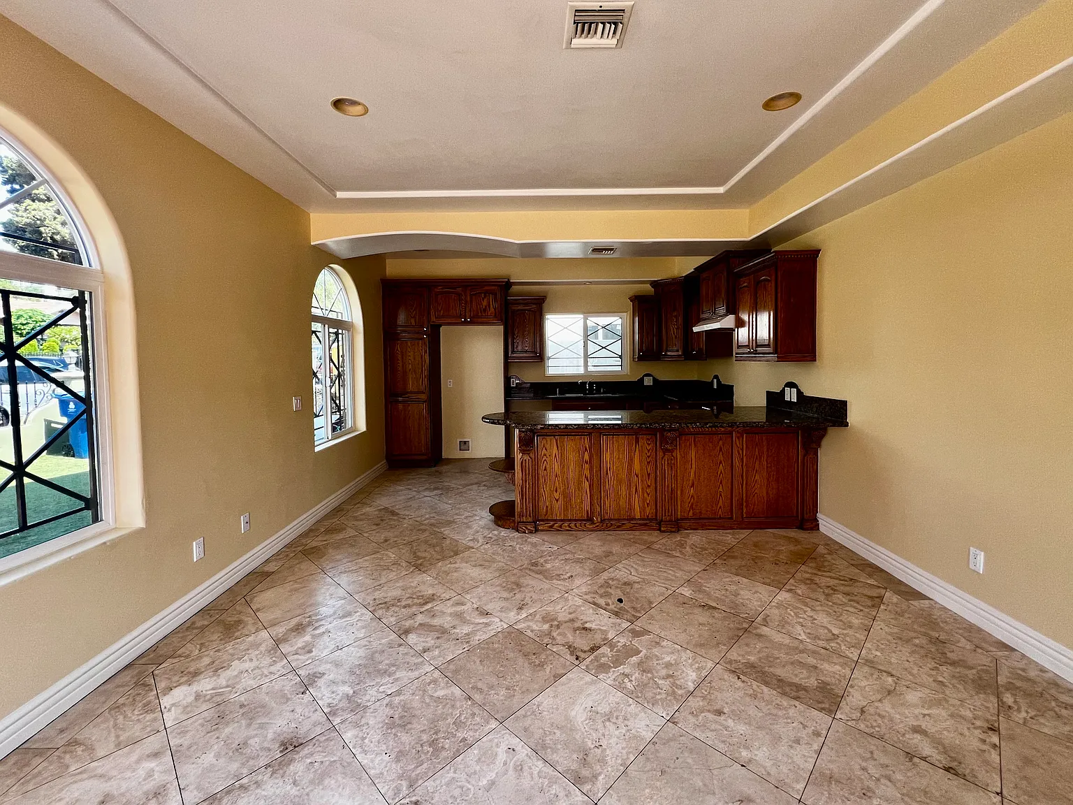 3 bed, 2.5 bath, 1200 sqft, $3,050 — Photo 2