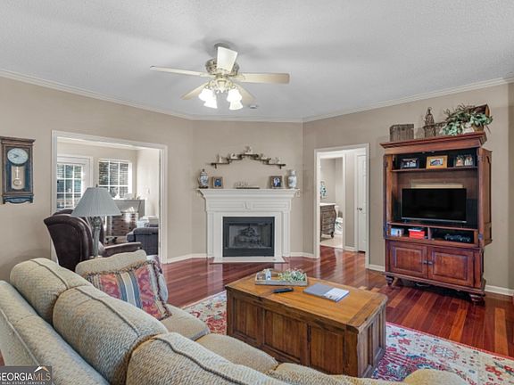 2nd image of 521 Horseshoe Cir