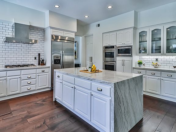 3rd image of 31828 Saddletree Dr