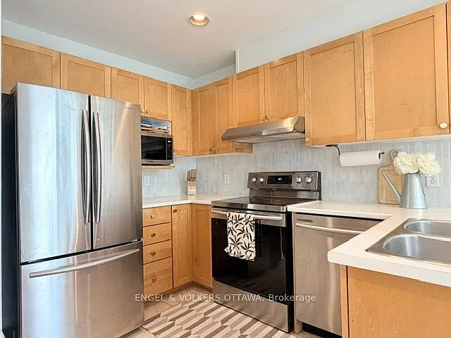 124 Landover Cres — Photo 16