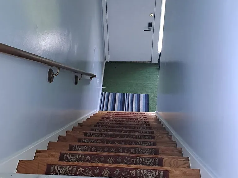 909 Summer Hill Dr — Photo 3