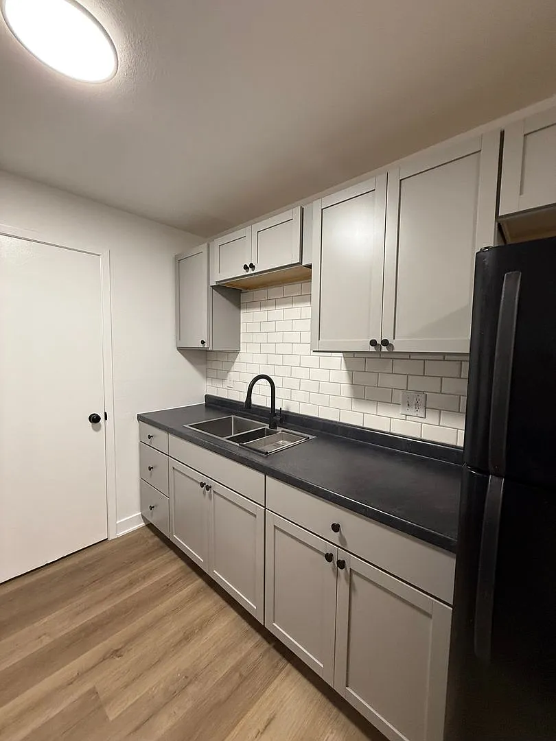 Crossroad Apartments — Photo 4