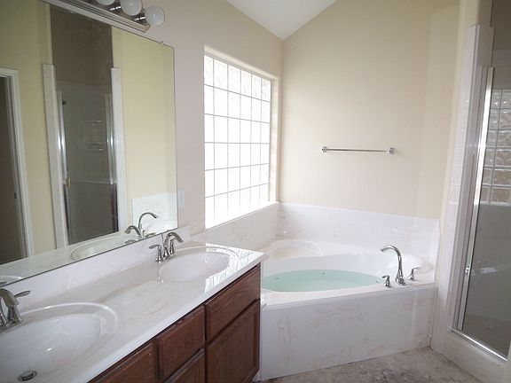 4th image of 3911 Tournay Ln