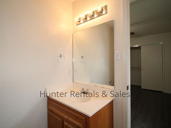 4th image of 919 Rosewood Dr APT A