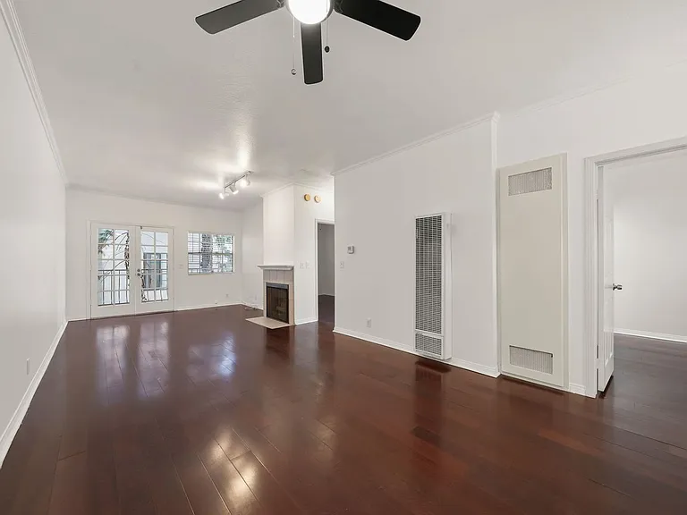 1145 Roswell Ave #203 — Photo 14