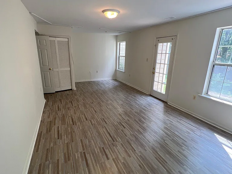 107 Rock Creek Ct — Photo 16