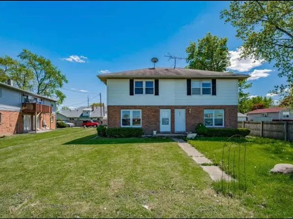 390 W Indian Trl, Aurora, IL 60506