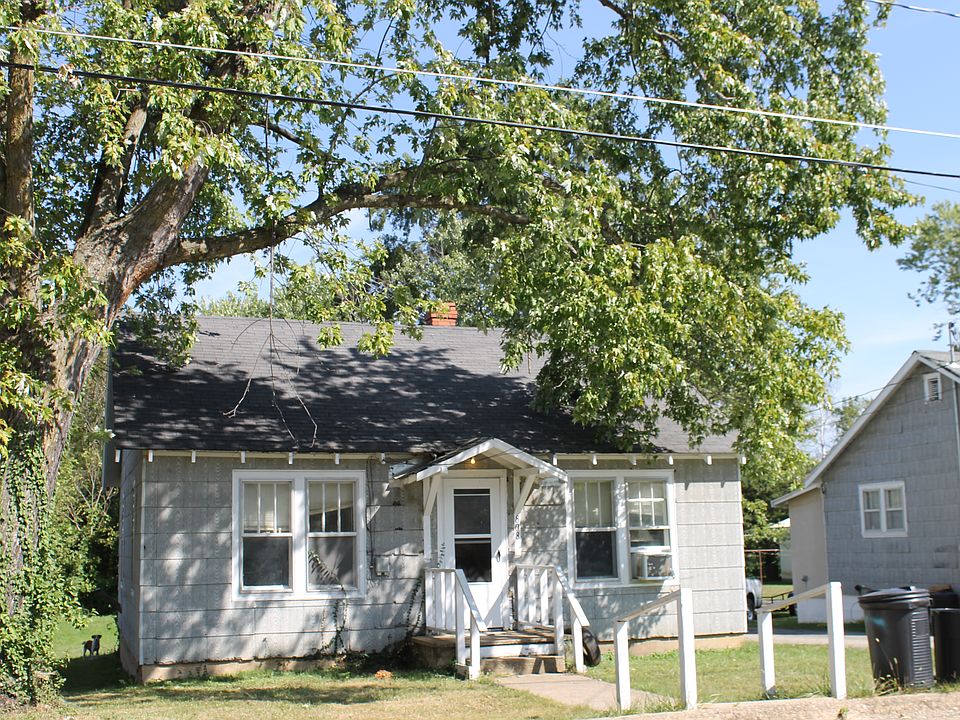 1st image of 808 E Hawkins St
