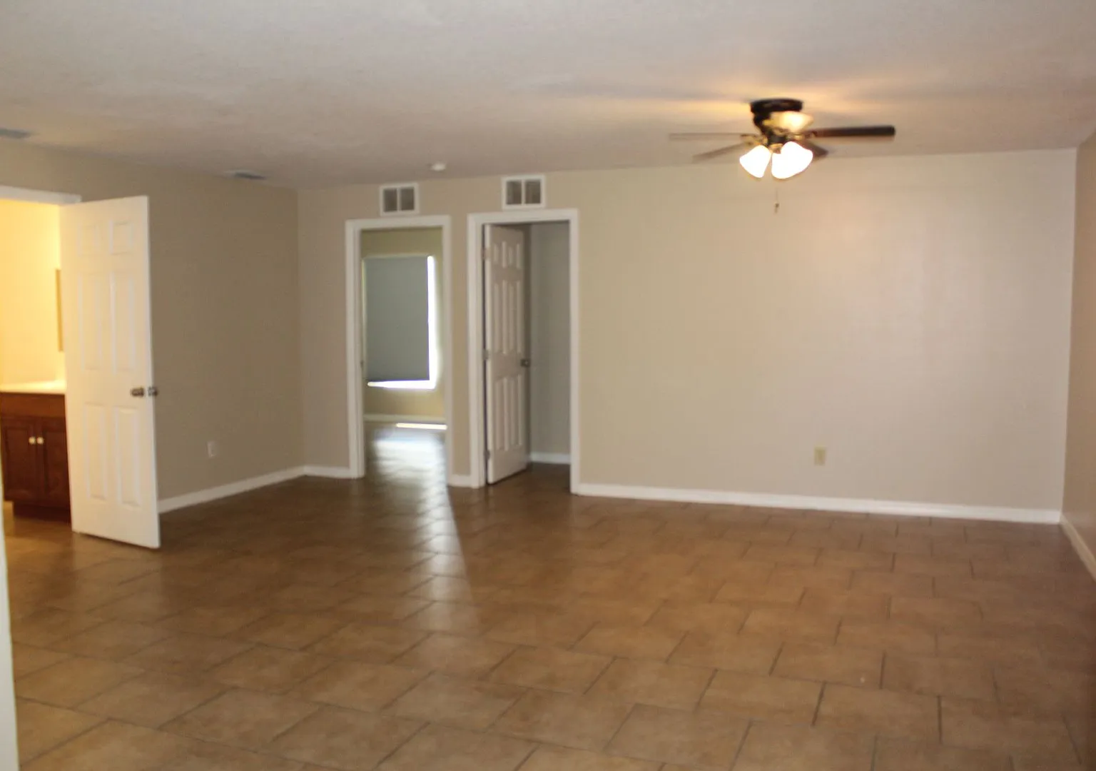 3 bedroom home with partial fenced yard — Photo 3