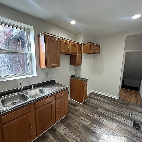 1308 Boyle St — Photo 8
