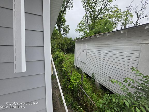 5th image of 1338 Augusta Ave