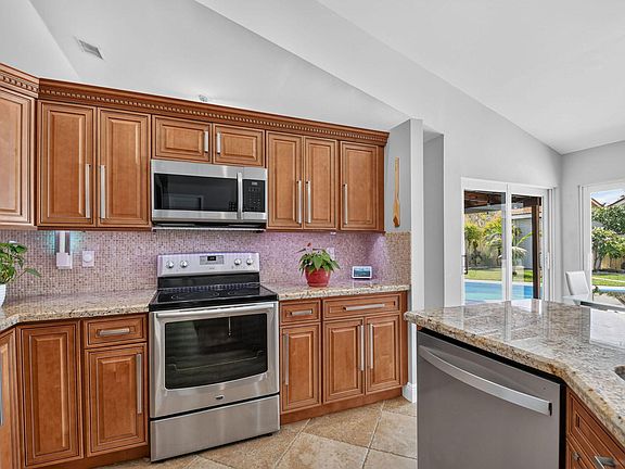 2nd image of 5817 Laurel Green Circle