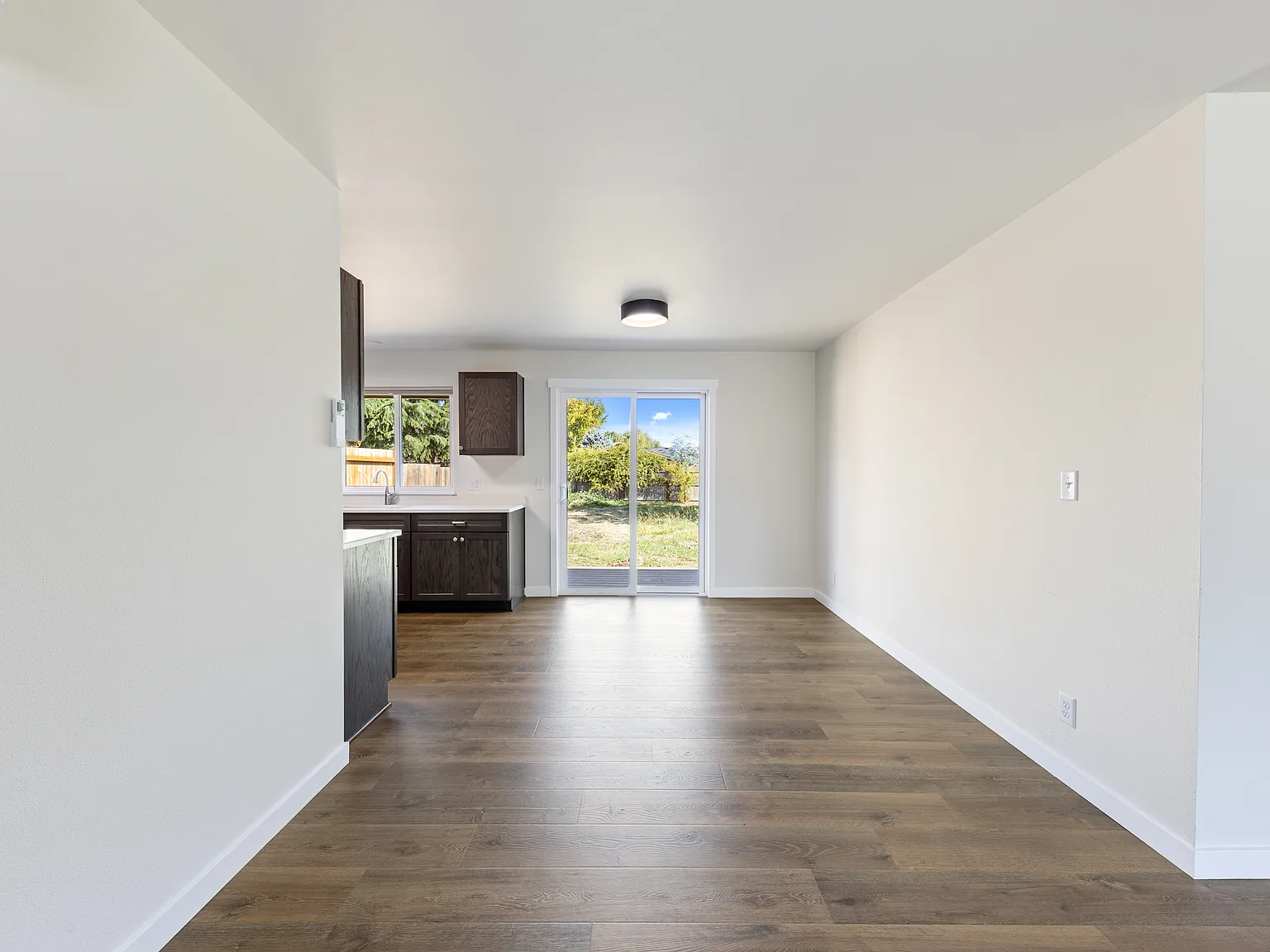 3 bed, 1055 sqft, $2,295 — Photo 3