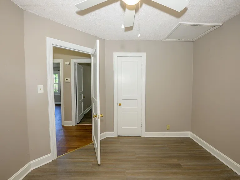 514 Henry St — Photo 13
