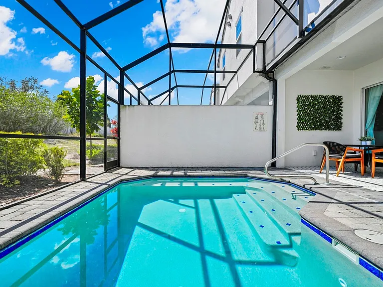302 Captiva Dr — Photo 35