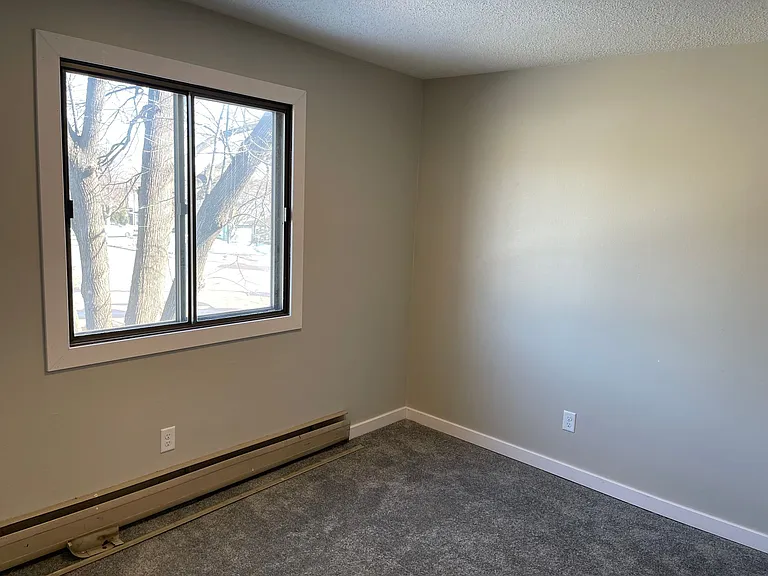 Newly Renovated 2 Bedroom Apartment on the West Side — Photo 14