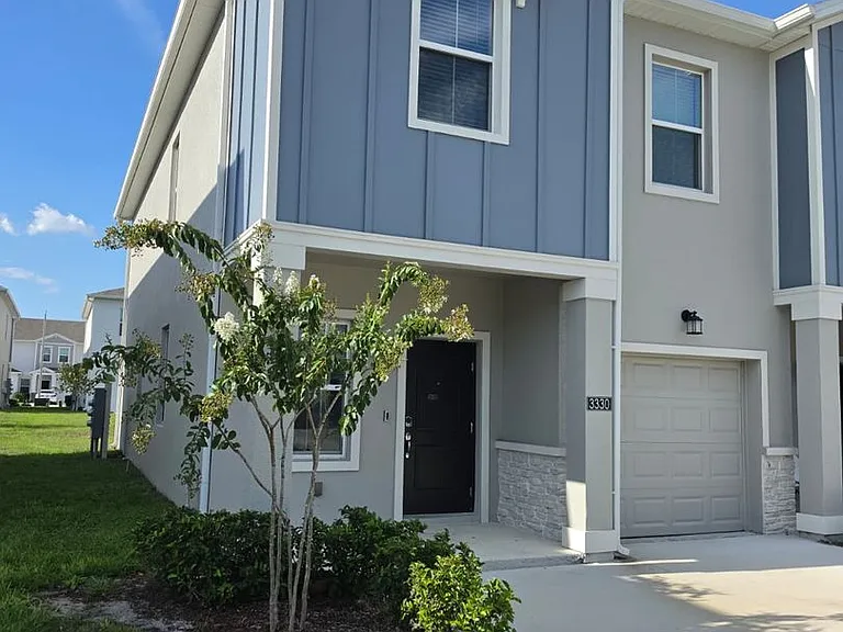 3330 Laurent Loop — Photo 2