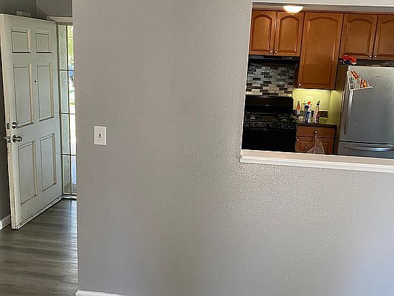 5th image of 2115 Westmora Ave