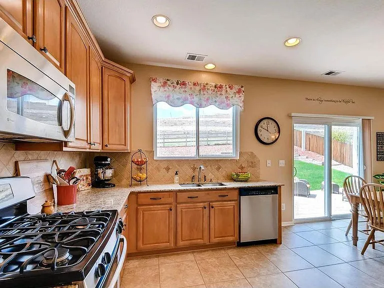 10382 Nottingham Dr — Photo 16