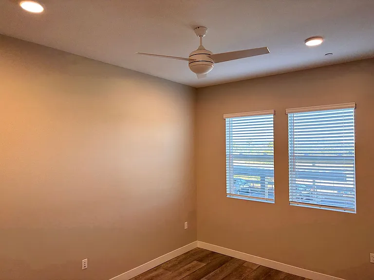1316 E Grand Ave #104 — Photo 36
