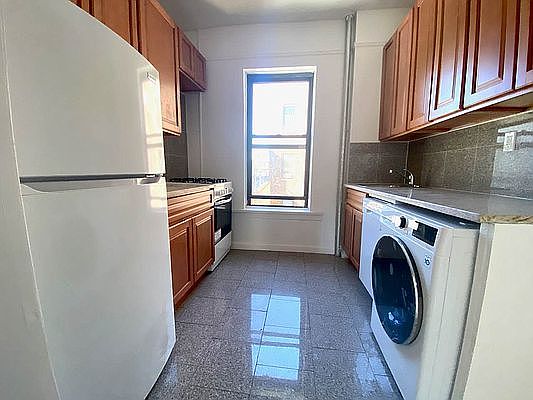 2nd image of 40 W 127th St APT 19