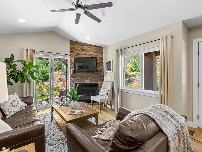 3175 Hamal Cir #B — Photo 9
