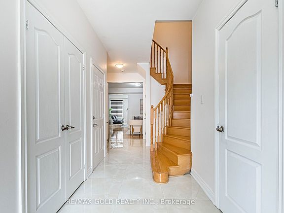 3rd image of 44 Roulette Cres