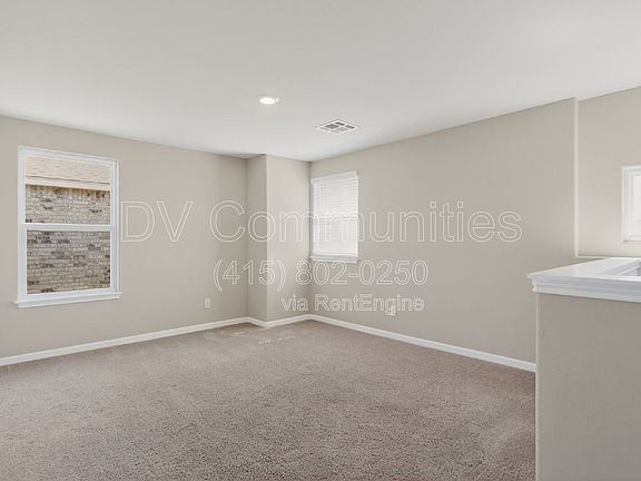 5th image of 1712 Amaranth Ln