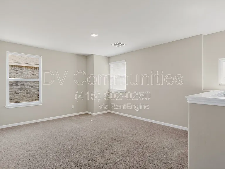 1712 Amaranth Ln — Photo 5
