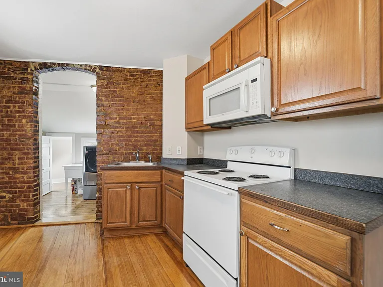 403 W South St #A — Photo 11