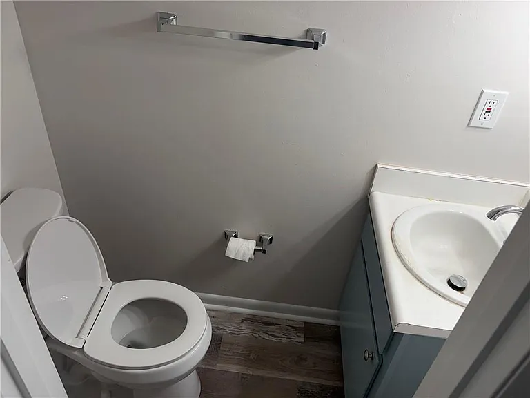 4 Eastview Cir #4 — Photo 18