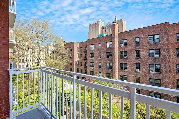 Sold by Compass | media 4