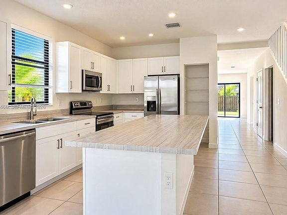 3rd image of 25303 SW 107th Ct