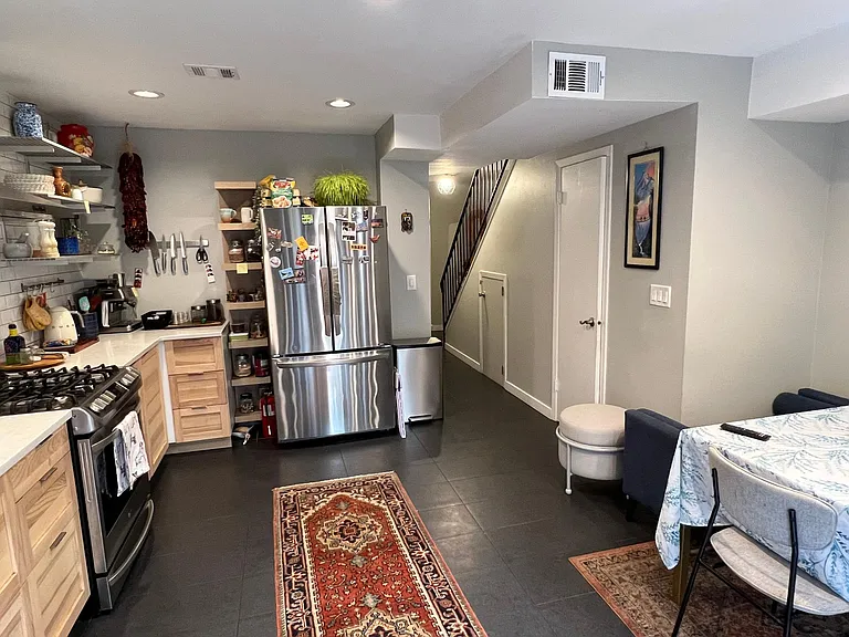 2610 Parrish St — Photo 7