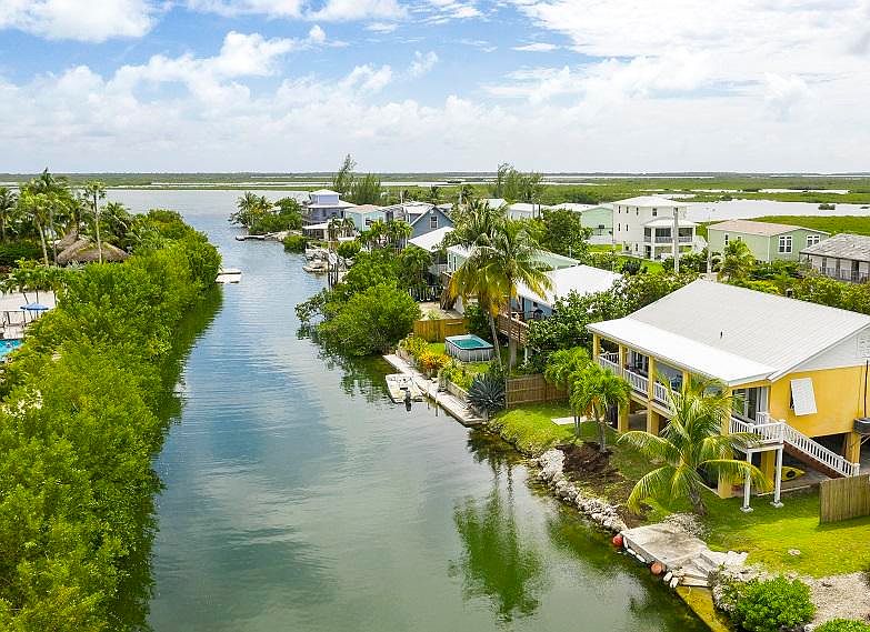 1st image of 37 Blue Water Dr