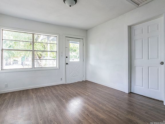 5th image of 1102 W HARLAN AVE