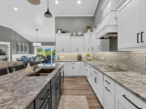8296 Eagle Ln, Breezy Point, MN 56472