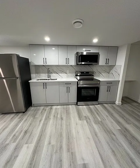9846 225a St NW — Photo 2
